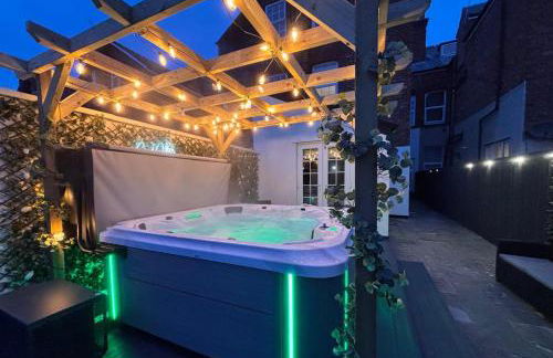 Lethbridge Villa 49 3-bedroom Apartment with private HOT TUB,Fibre WiFi, free parking, sleeps 6 - Foto 5