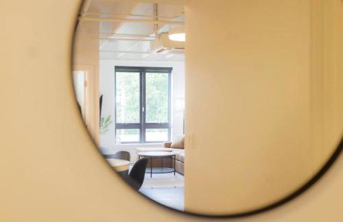 Above The Roots - Classy 1BD Escape - Foto 28