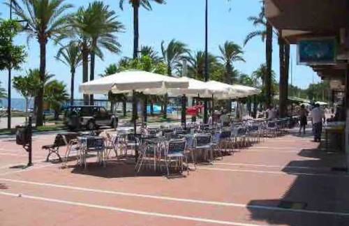 Bungalow with a pool and a terrace - Foto 53