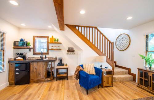 The Nuthatch Cabin 15 MIN to Magnolia Baylor - Photo 26