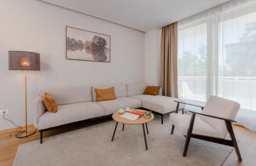 Modern 2BDR Apartment - Business Zone - Free Garage Parking - Photo 32