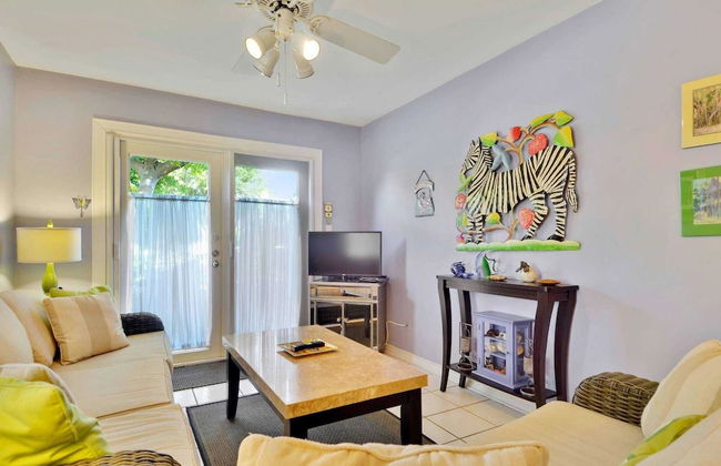 Lavender Jungle by Avantstay Great Location w/ Patio & Shared Pool! Week Long Stays Only - Foto 3