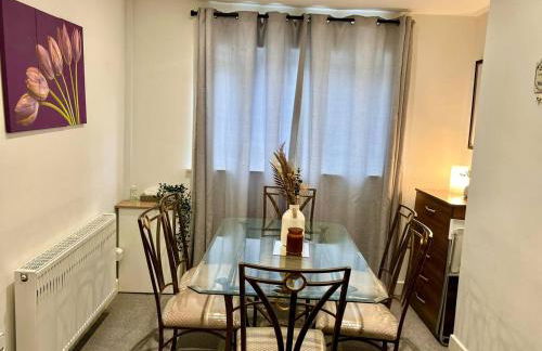 4 Bedroom Terrace house Near Town Center Wellingborough - Photo 5