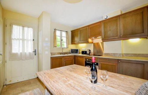 2 Bedroom Awesome Home In Saint-Laurent-De-La-Ca - Foto 12