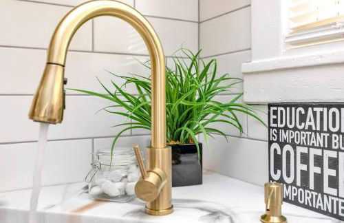 Stay, Play and Pass Go at the Monopoly Penthouse! - Foto 22