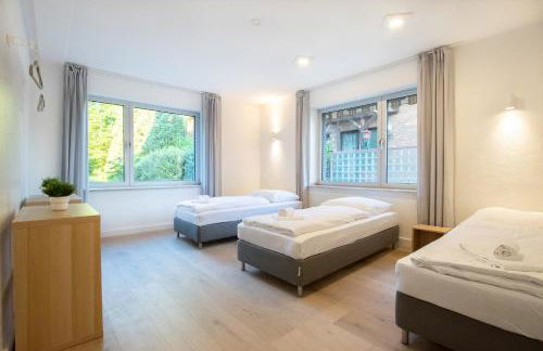 Tolstov House - Freistehendes 9 Zimmer Haus mit großem Garten - Photo 4