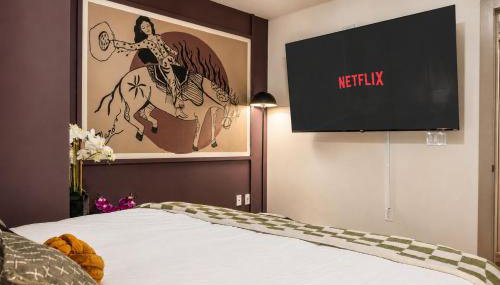 Velvet Lounge King Suite near Legacy West Pool - Foto 5