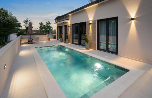 Charming Villa Harmonia with Heated pool and Indoor Jacuzzi surrounded by nature - Photo 14