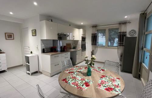 F2 REZ DE VILLA ENTRE MER ET MONTAGNE - Foto 1