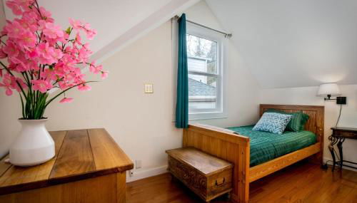 The Golden Parlor- Historic Victorian, Hot Tub - Foto 5