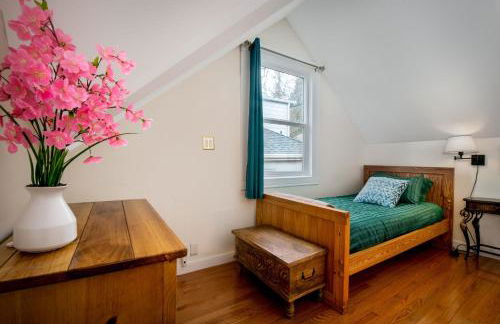 The Golden Parlor- Historic Victorian, Hot Tub - Foto 5