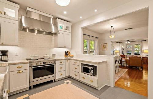 Vine Street Bungalow-Hot Tub, EV, Walk to Town - Photo 30