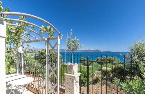 Luxury Villa with Jacuzzi in Les Issambres - Foto 17