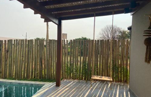 Bangalô com piscina e privacidade a 6 km do centro - Foto 17