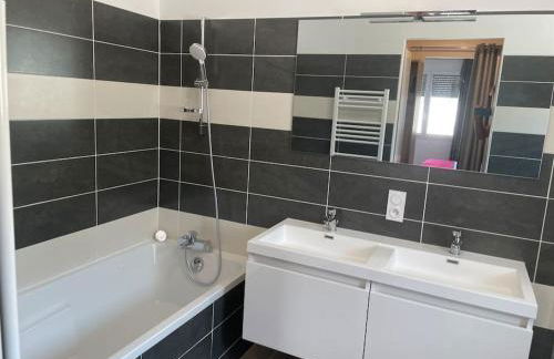 Villa Kevin piscine, pool house et pétanque 6 à 8 personnes - Photo 2