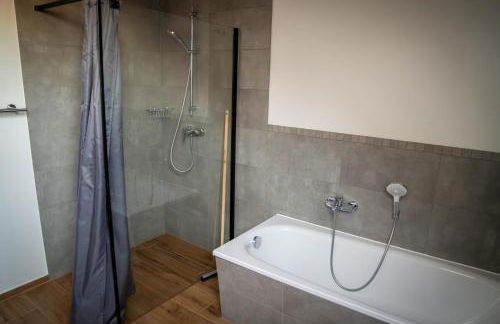 Premium Monteurhaus für Teams nahe Wolfsburg VW I Neubau I Parkplätze I B2B Rechnung mit MwSt I 3 Häuser auf einem Grundstück - Foto 42