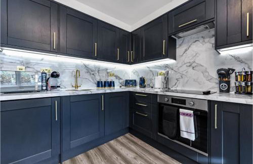 Stylish and Family Friendly 3 Bedroom Apartment - Photo 10