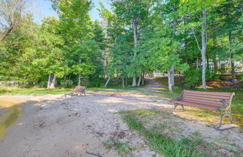 Near Beach Access Torch Lake Cabin Retreat! - Foto 26