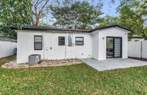 Modern Home with large private yard - Next to downtown & beach & airport - Pet friendly - Foto 25