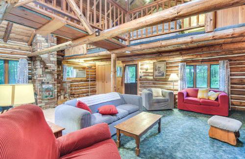 Authentic Log Cabin with Private Pond in Glidden - Foto 6