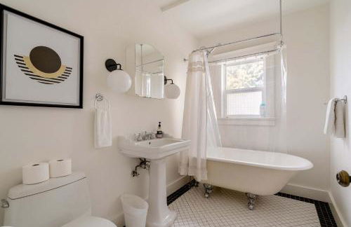 Hipster Vibe Apartment - Food Carts & Live Music - Photo 20