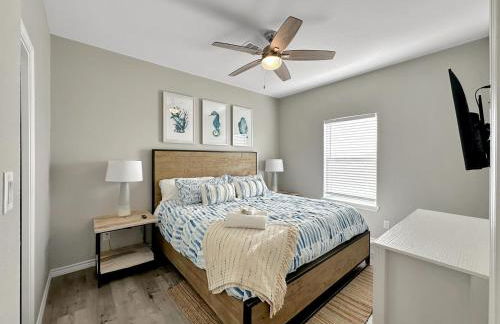 Beachfront 4BR - Tiki Bar, Yard Games, Pet-Friendly - Foto 28