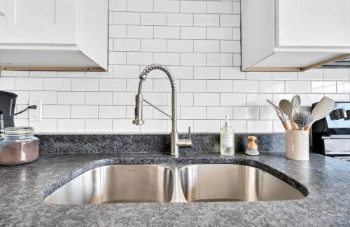 Lavish Flat w King Bed in near DT Food & Shops - Foto 16