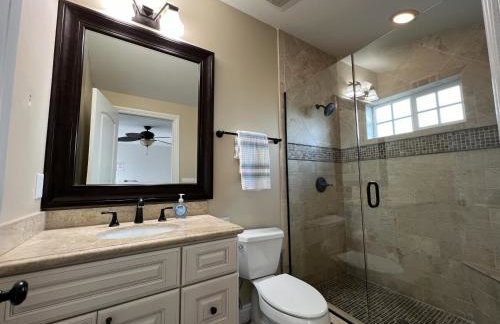 Highly Upgraded, 5 Bed, 4.5 ba, New Pool W/jacuzzi, 1/2 Mile Walk to Disney - Photo 23