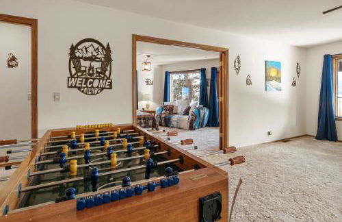 North Shore Lakefront - Spacious Lakefront with Hot Tub, & Game Room - Foto 22