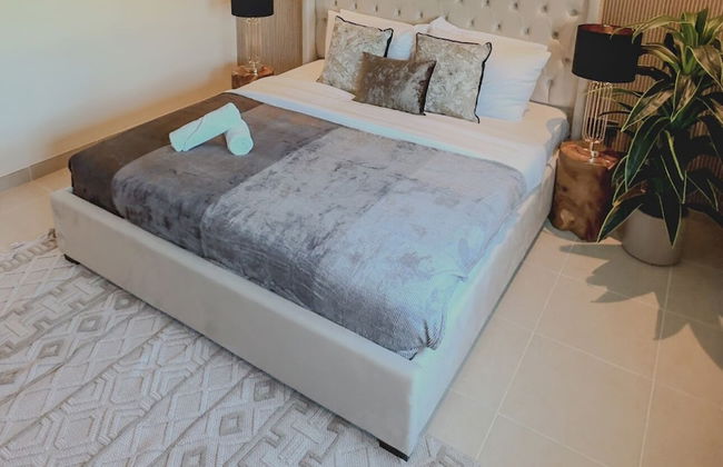 Venduras- Luxe 3BR Villa Jumeirah Park - Photo 29