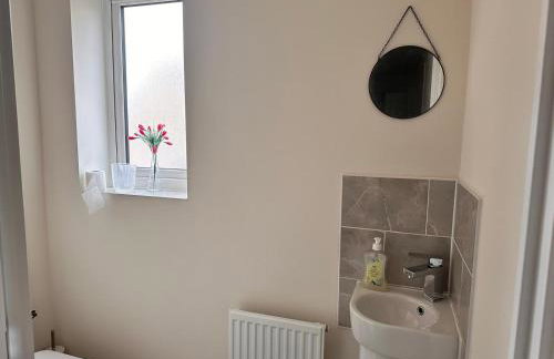 4 Bed Room Service Accommodation - 2 Parkings - Fibre Wi-Fi - Workstation - Foto 28