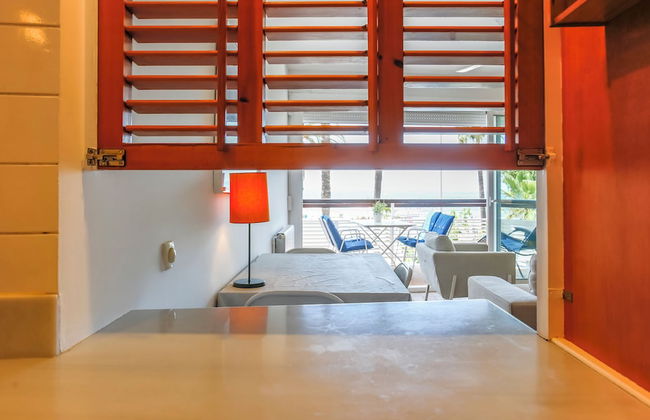 Newly Renovated Beachfront Apartment Ideally Located in Penelope - Foto 27