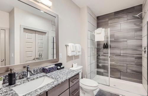 Cozy 1BR King Suite Close to Downtown w Fast Wifi - Photo 16