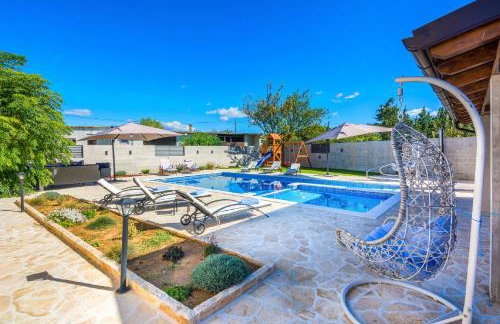 Holiday Home Tower with private pool, sauna and quads - Photo 1