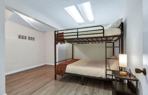 6BD Near DT - BBQ Grill, Games & Football Fun - Photo 56