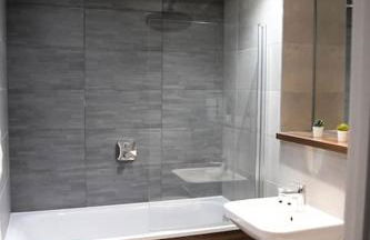 Modern 2 bedroom apartment - city centre - parking - Foto 5