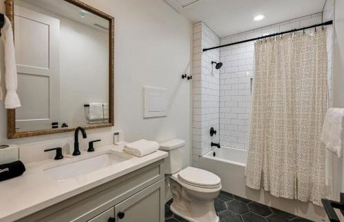 Impressive 2 bed 2 and a half bath City Center Condo with EV Charger - Foto 16