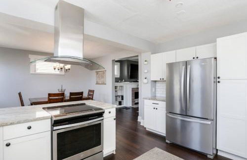 Modern 3BR w Yard Garage - Photo 7