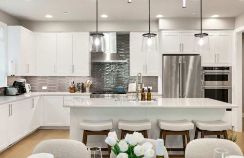 Modern Kirkland 4BR Family Oasis Kids Paradise - Photo 18