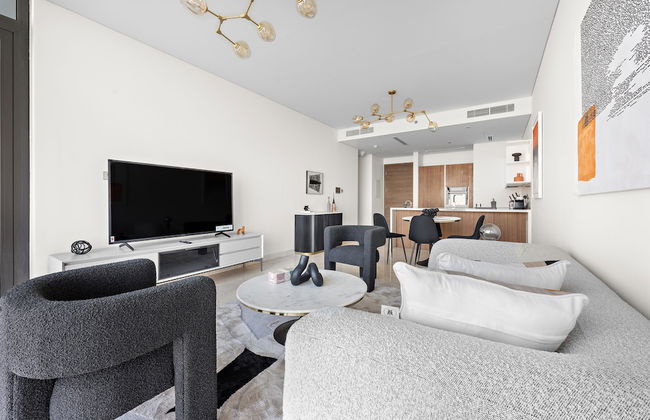 WelHome - Seaside Serenity: Spacious 1 BR in Maritime City - Photo 13