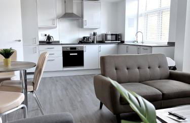 Ascot House Apartments - Photo 2