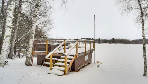 Waterfront Duluth Cabin with Deck and River View! - Foto 4