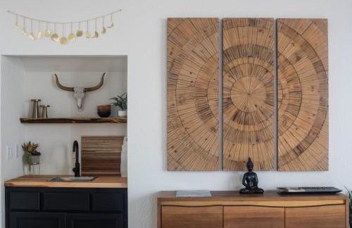 Luxe Boutique-Style Home w/Indoor Hot Tub - Foto 2