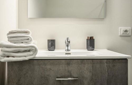 College Suites - Photo 2