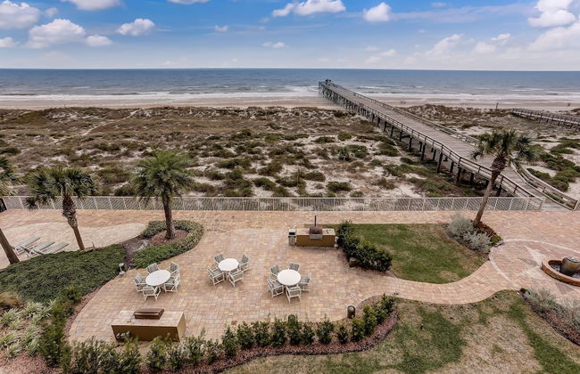 Tastefully Decorated Condo with Scenic Beach Views by RedAwning - Foto 44