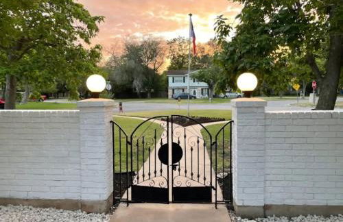 Small Town, Big House - Sleeps 8! - Foto 20