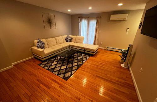 Premium Private Suite with Parking and Workspace - Foto 15