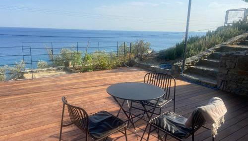 A House with A View - Foto 2