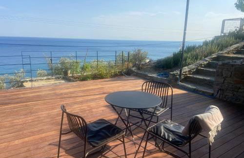 A House with A View - Foto 1