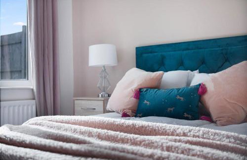 Spacious Living Room & Modern Comforts, Sleeps 4 - Foto 5